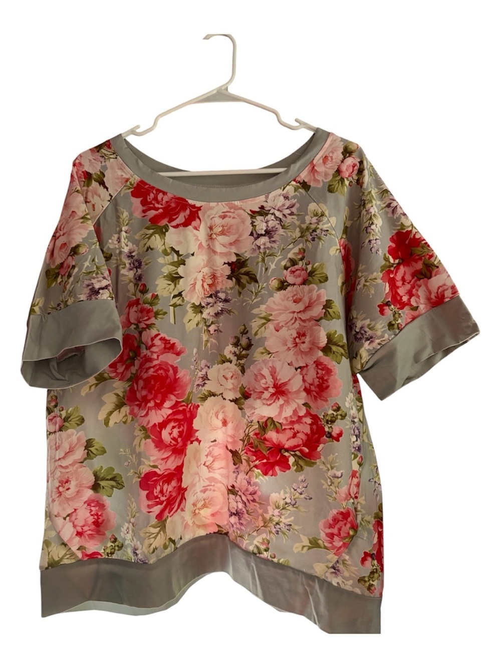 NWT 🍒 Cherry Betty Floral Short-Sleeve Blouse in Gray and Pink -XL